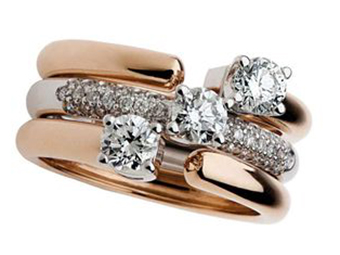 anillo con piedras preciosas
